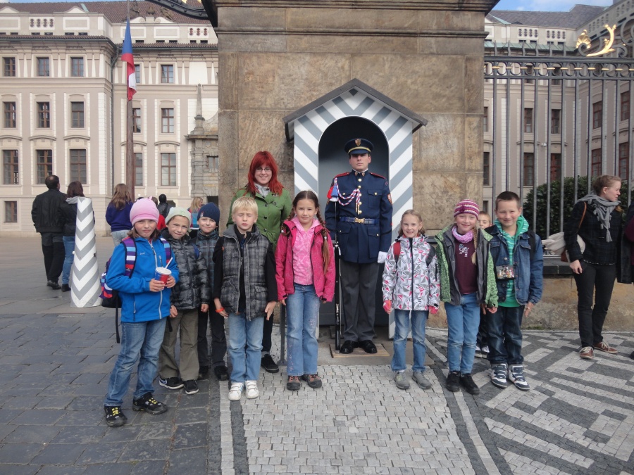 Na Pražském hradě jsme se vyfotili s hradní stráží.